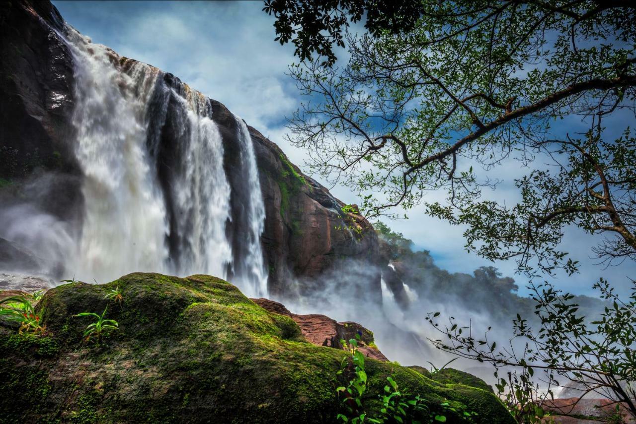 Niraamaya Retreats Samroha อทิราพาลลี ภายนอก รูปภาพ