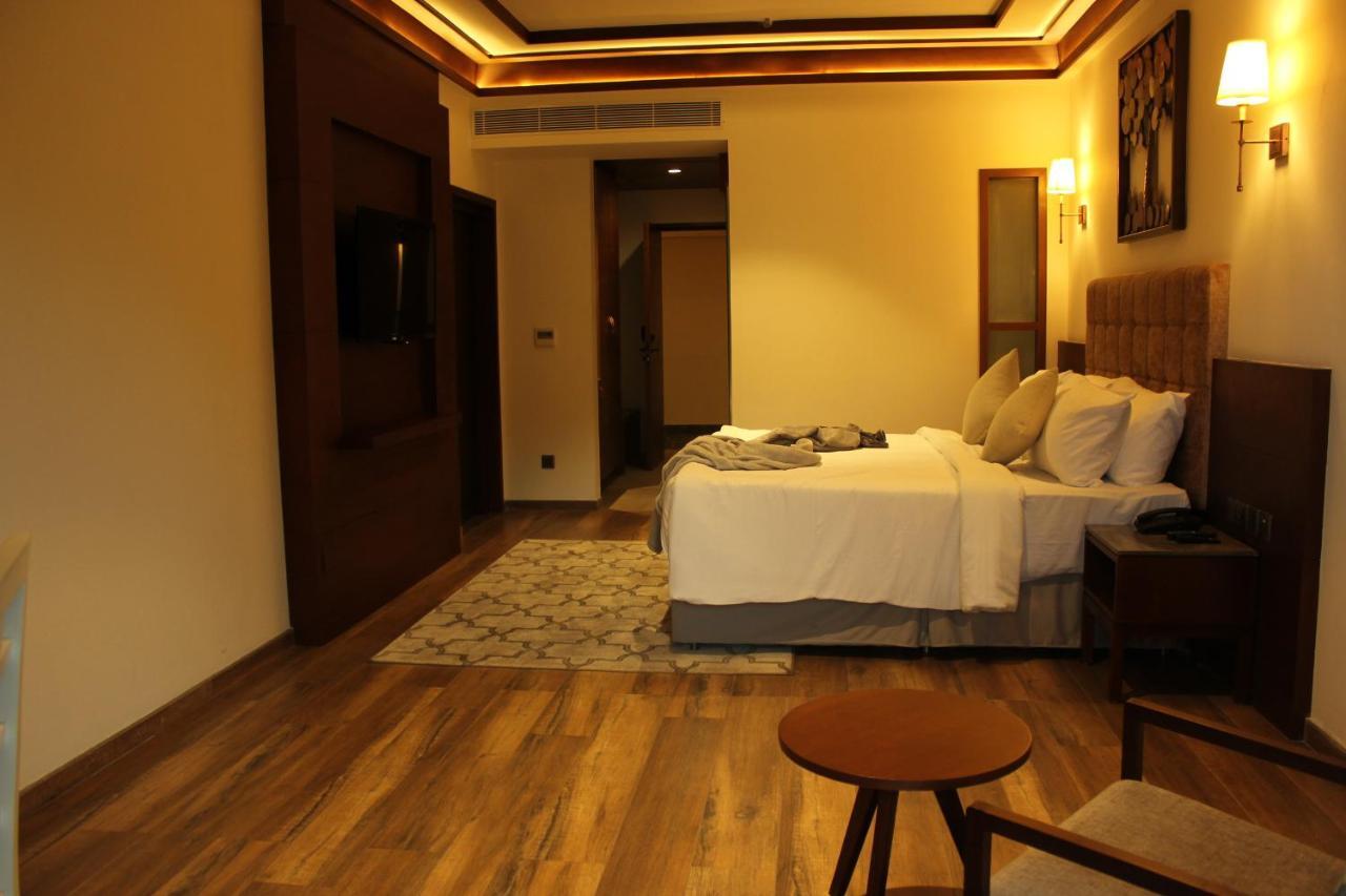 Niraamaya Retreats Samroha อทิราพาลลี ภายนอก รูปภาพ