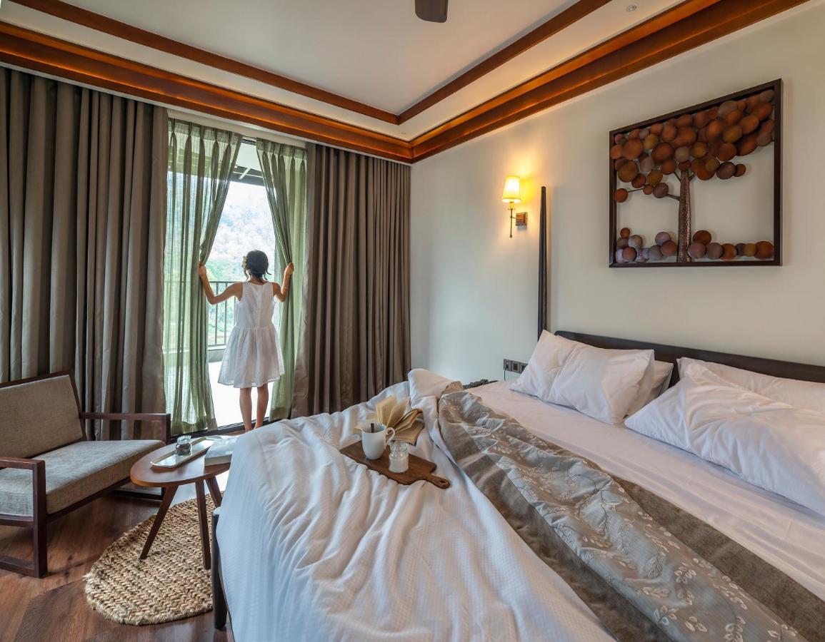 Niraamaya Retreats Samroha อทิราพาลลี ภายนอก รูปภาพ