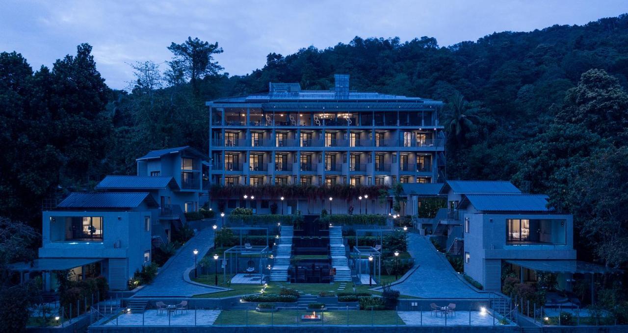 Niraamaya Retreats Samroha อทิราพาลลี ภายนอก รูปภาพ