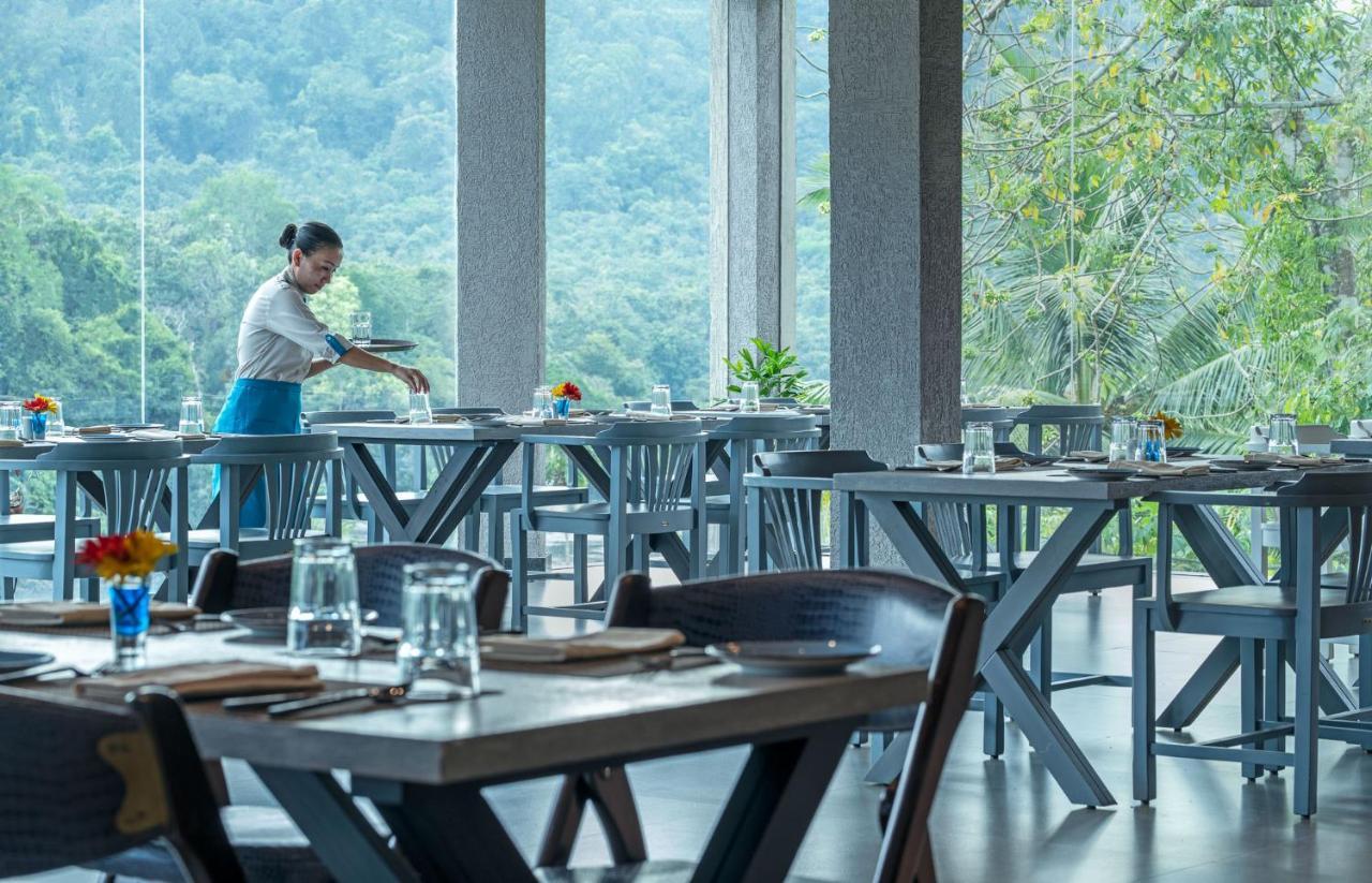 Niraamaya Retreats Samroha อทิราพาลลี ภายนอก รูปภาพ