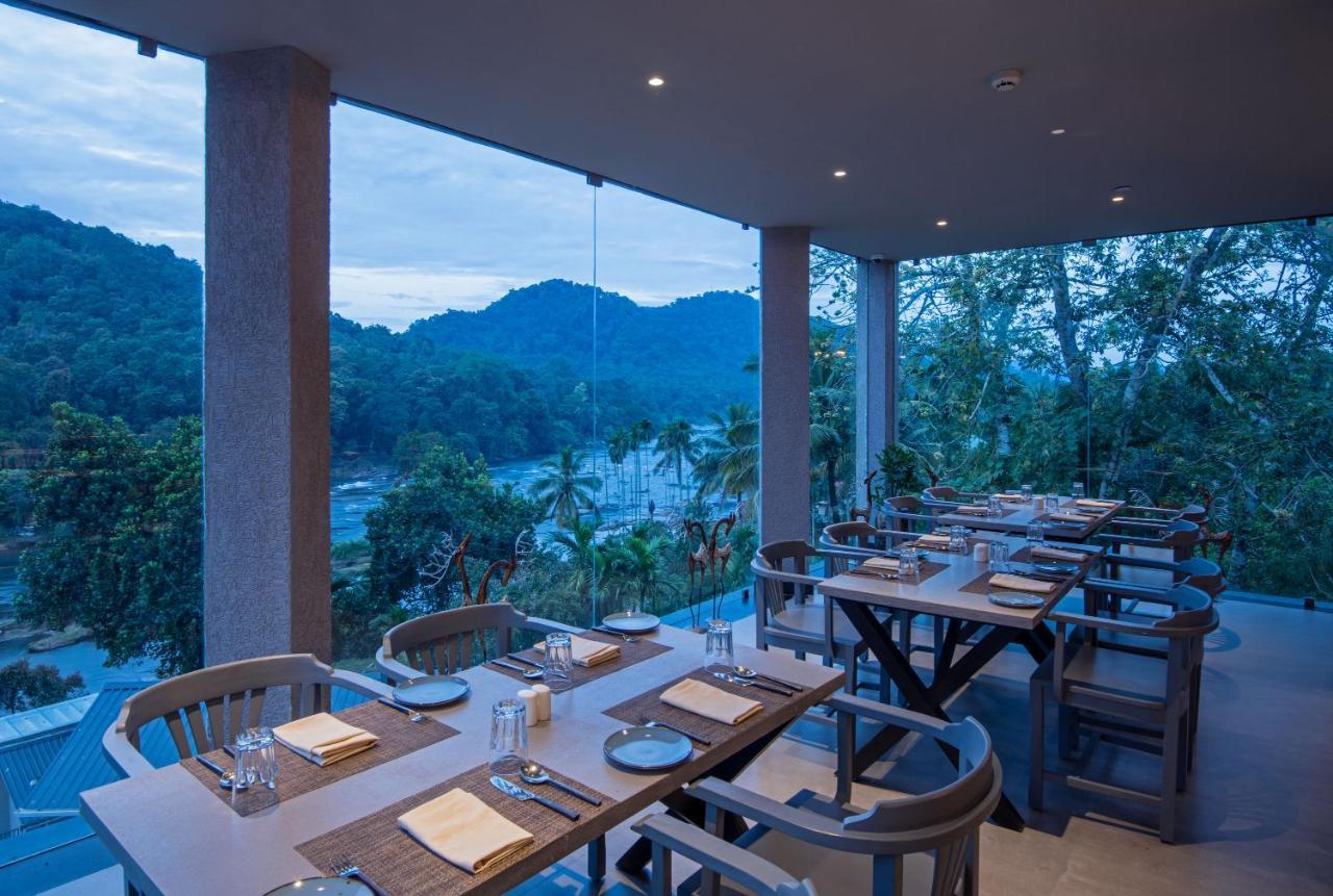 Niraamaya Retreats Samroha อทิราพาลลี ภายนอก รูปภาพ